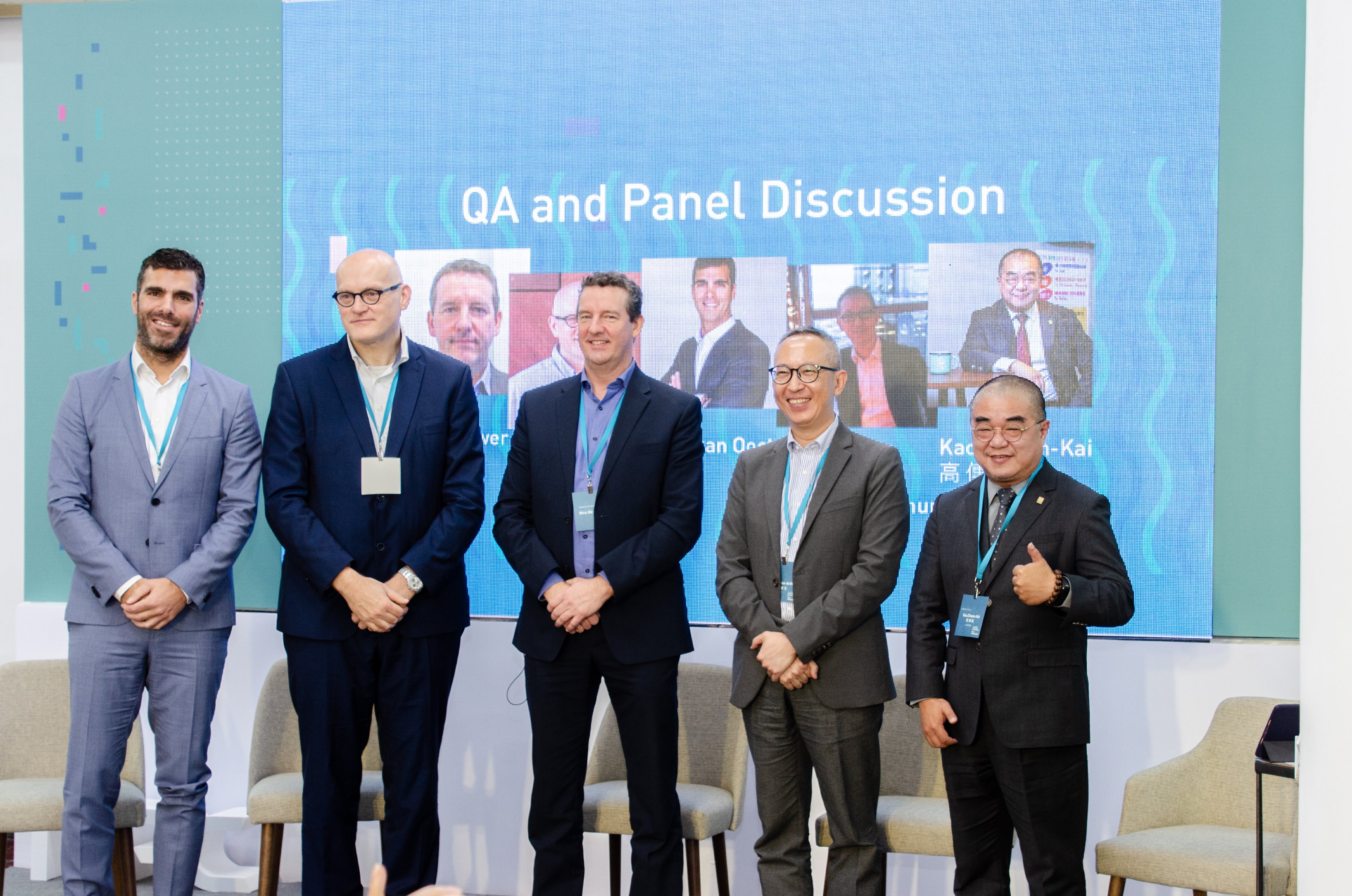 QA and Panel Discussion合影