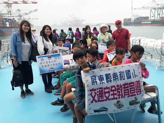 福田慈善會與南和國小師生共同搭乘貴賓船遊高雄港