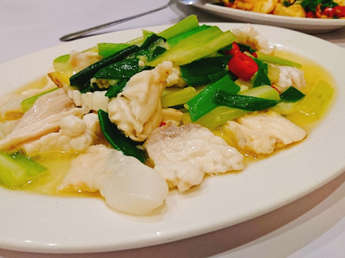 曼波魚皮含豐富的膠原蛋白，肉質清嫩沒有腥味