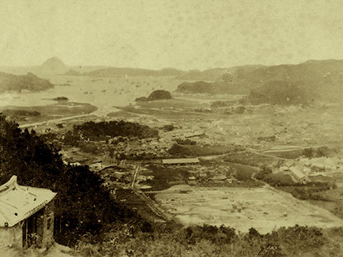 1896開發前基隆港鳥瞰圖，基隆港舊港時期港內有兩座小島