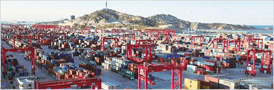 上海港的貨櫃碼頭主要分佈於洋山、外高橋、吳淞三大港區