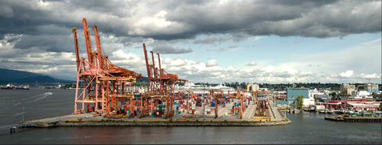 溫哥華港擁有27個主要的貨運碼頭、3條鐵路及為國際航運界提供全套設施和服務。