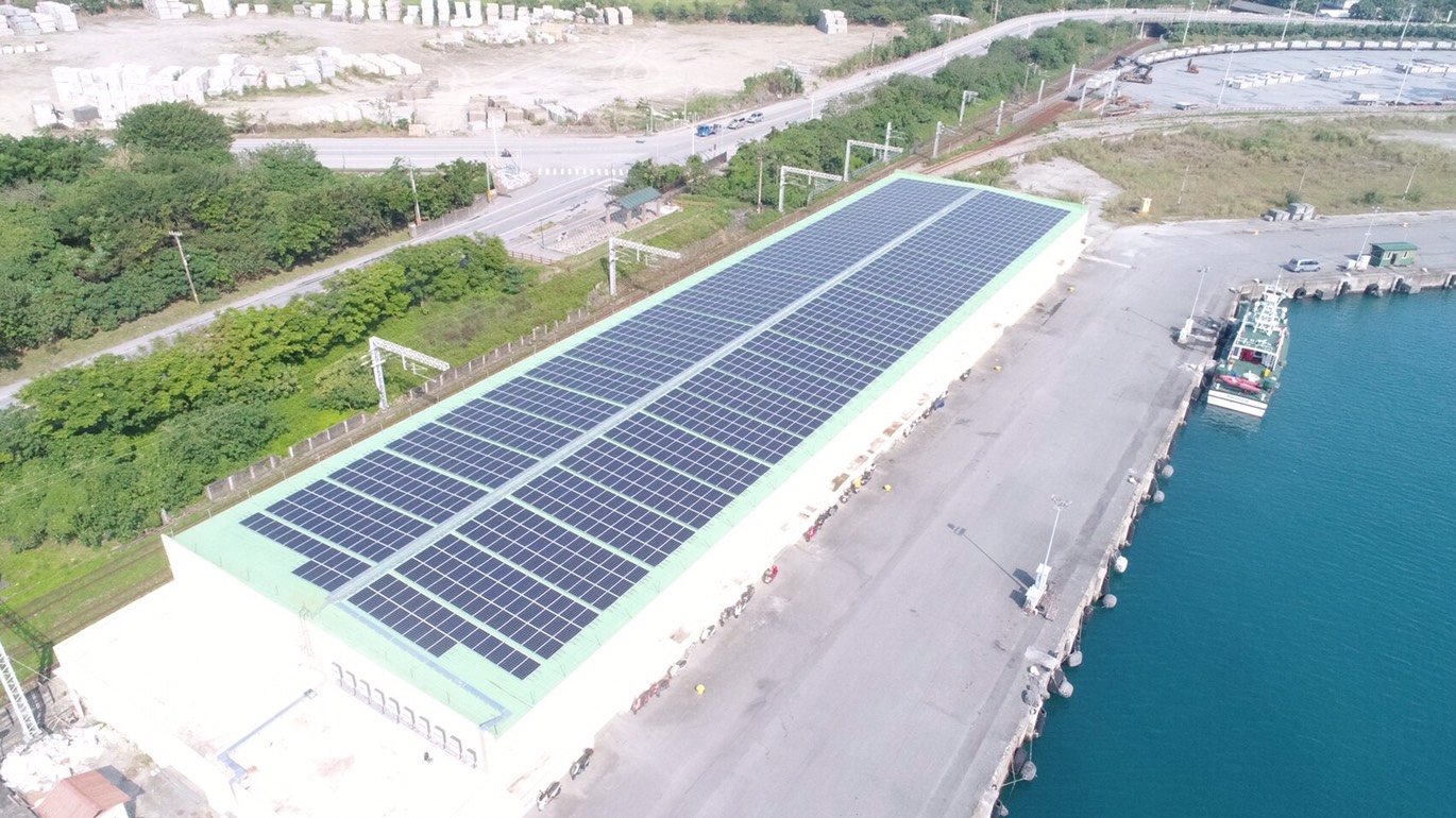 花蓮港6號倉庫完成設置太陽能之空拍圖