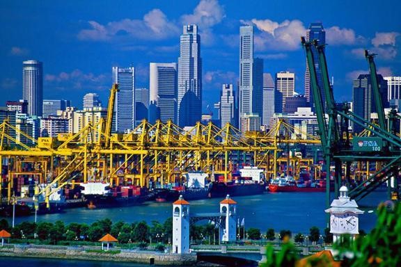 新加坡港面臨周邊國家港口的競爭